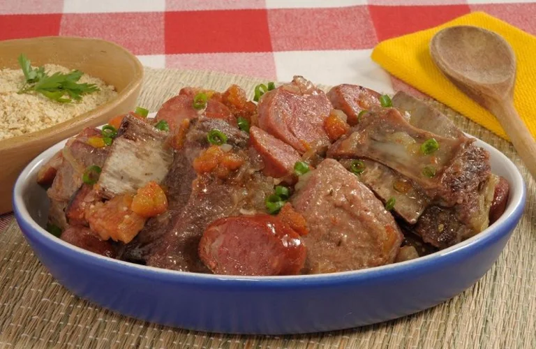 costela na pressão com linguiça