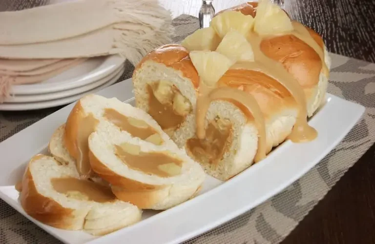 pão trançado de abacaxi com doce de leite