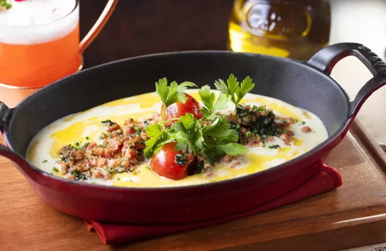 polenta cremosa com ragu de linguiça