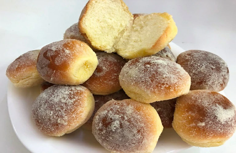 pão bolinha de leite condensado