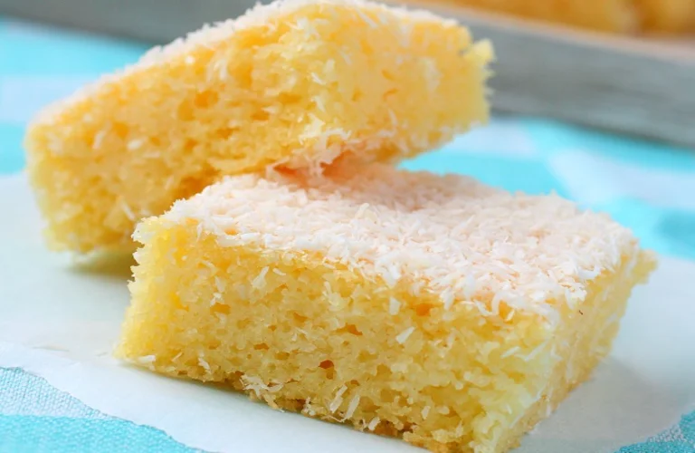bolo de macaxeira com coco ralado