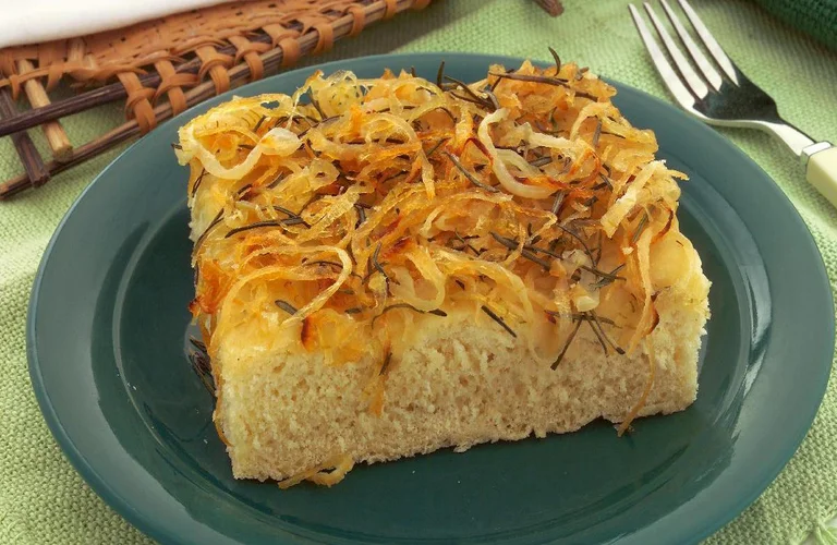 foccacia levissima de alecrim e cebola