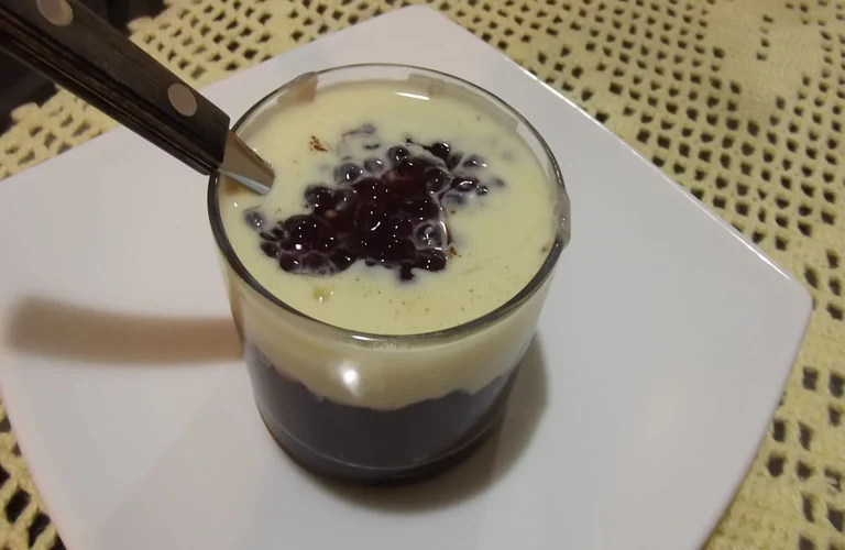 sagu de vinho com creme