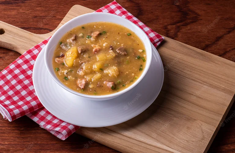 caldo de carne com aipim