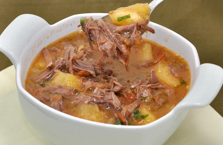 sopa de mandioca com costela