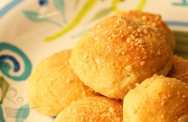 pão de queijo com casquinha de parmesão