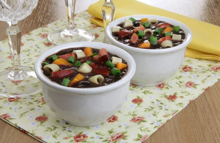 caldo de feijão gordo