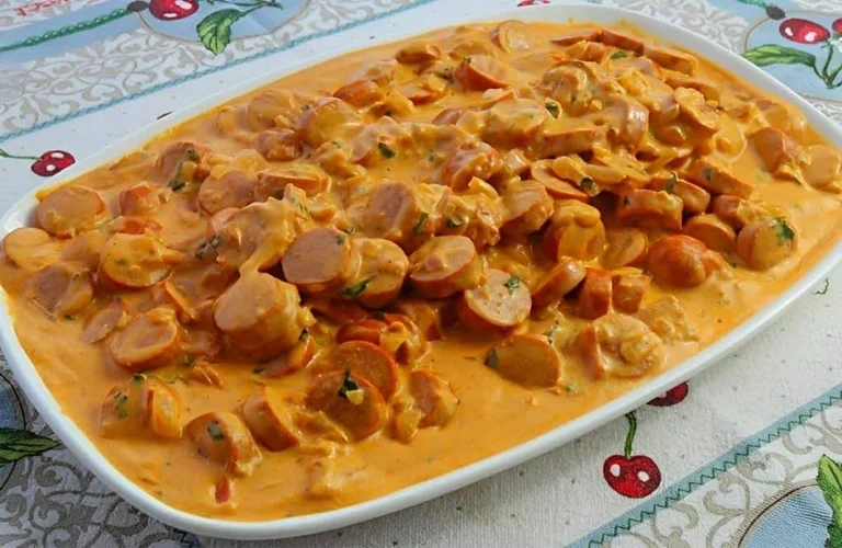 estrogonofe de salsicha um prato delicioso