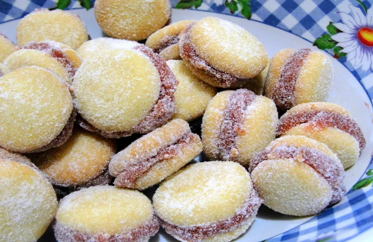 biscoito casadinho com goiabada