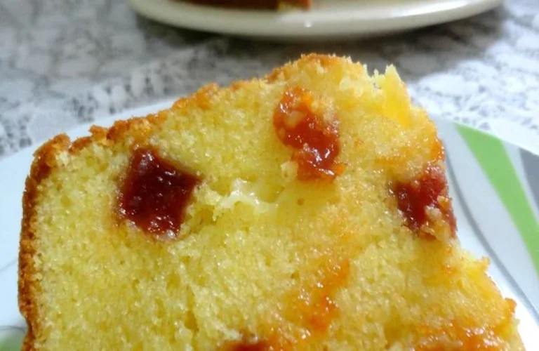 bolo de fubá com goiabada e queijo