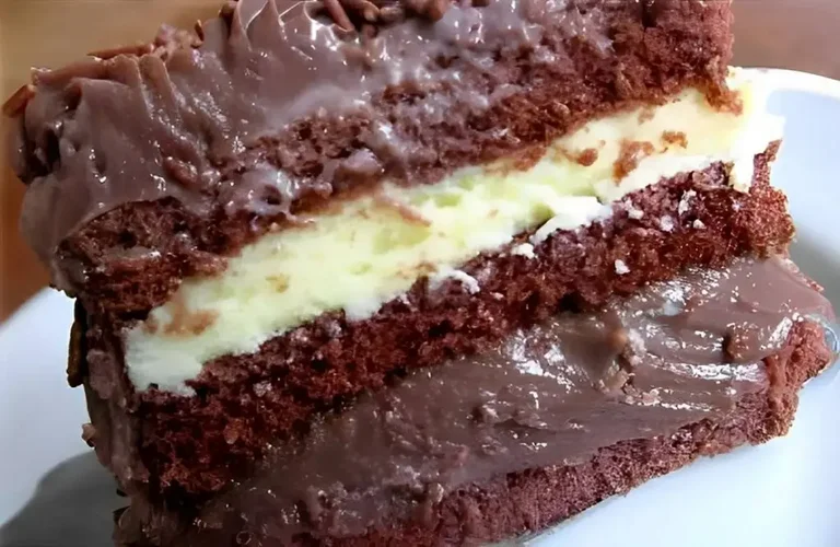 massa de bolo de chocolate deliciosa e estruturada para rechear