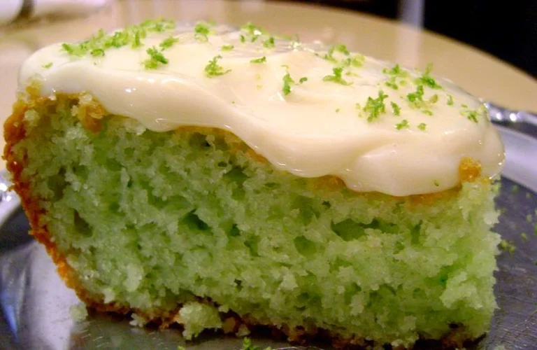 bolo de limão com gelatina e iogurte