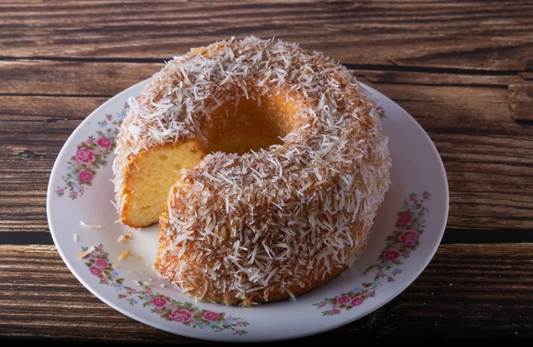 bolo de coco de liquidificador fácil e rápido