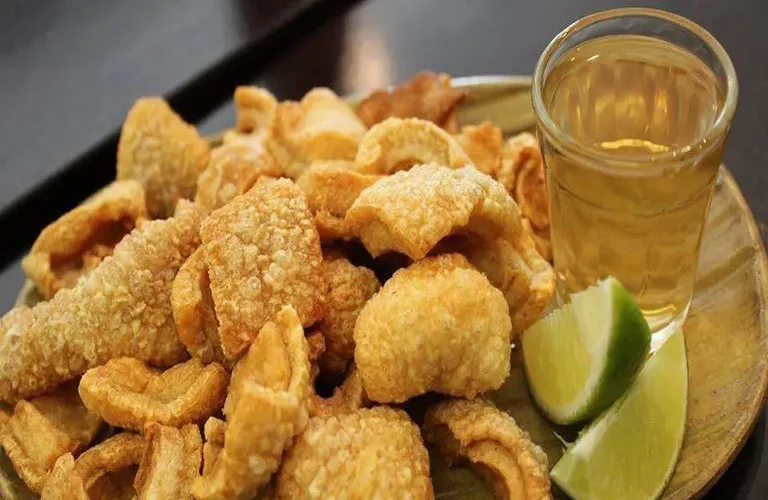 torresmo na panela de pressão com pinga