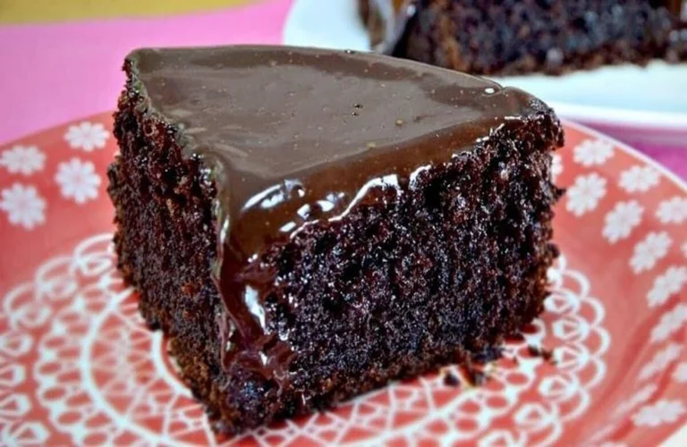receita de como fazer bolo de chocolate molhadinho