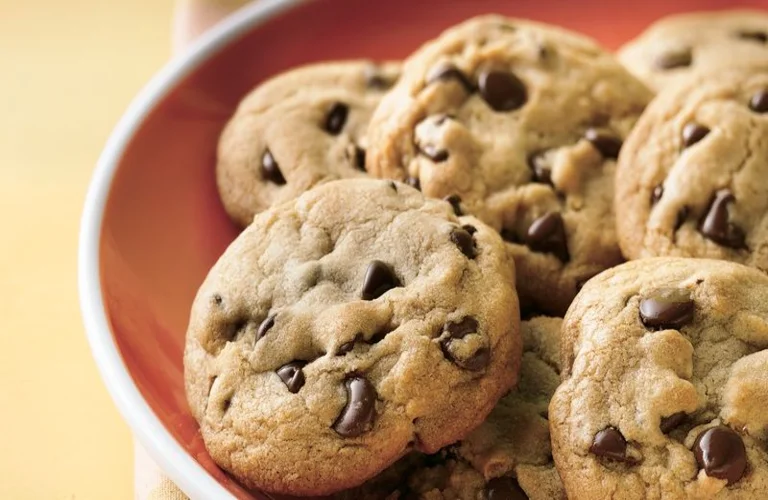 receita de cookie americano com gotas de chocolate