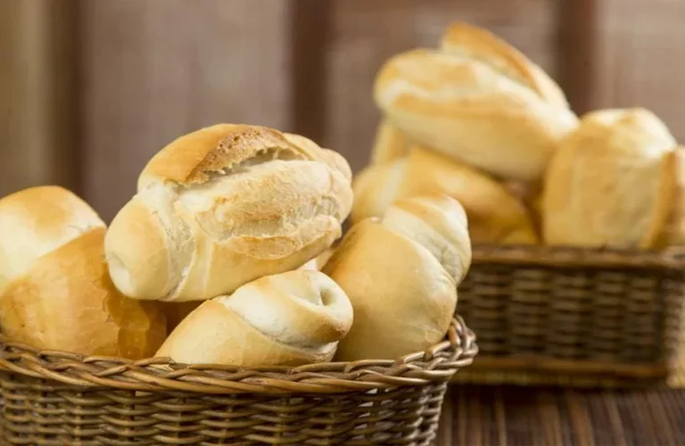 receita de pão francês caseiro prático e fácil de fazer