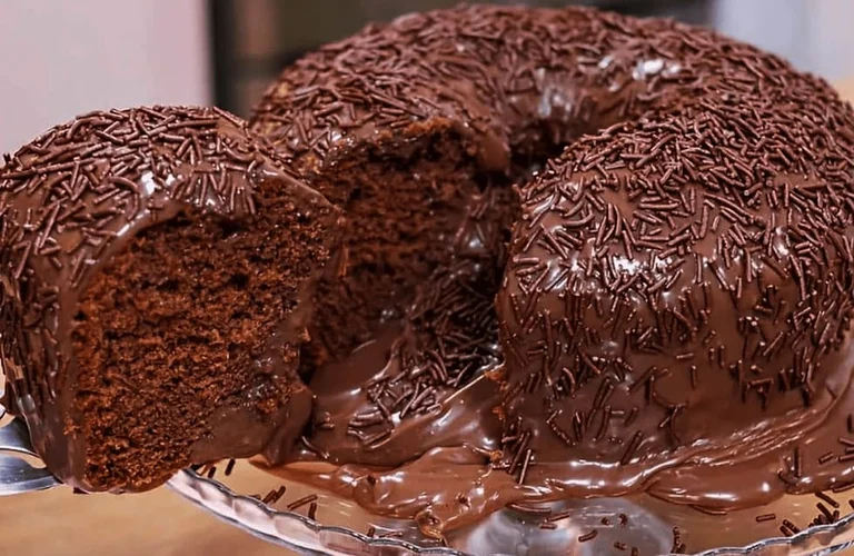 receita de bolo de chocolate com cobertura de brigadeiro