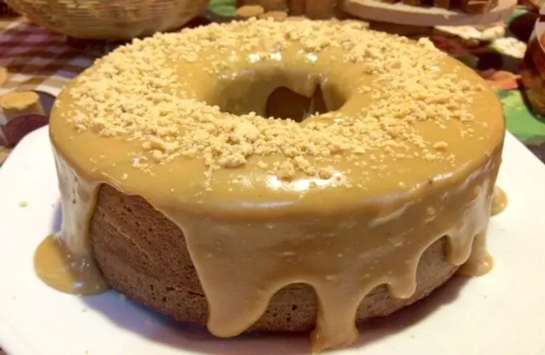 receita de bolo de paçoca com cobertura cremosa