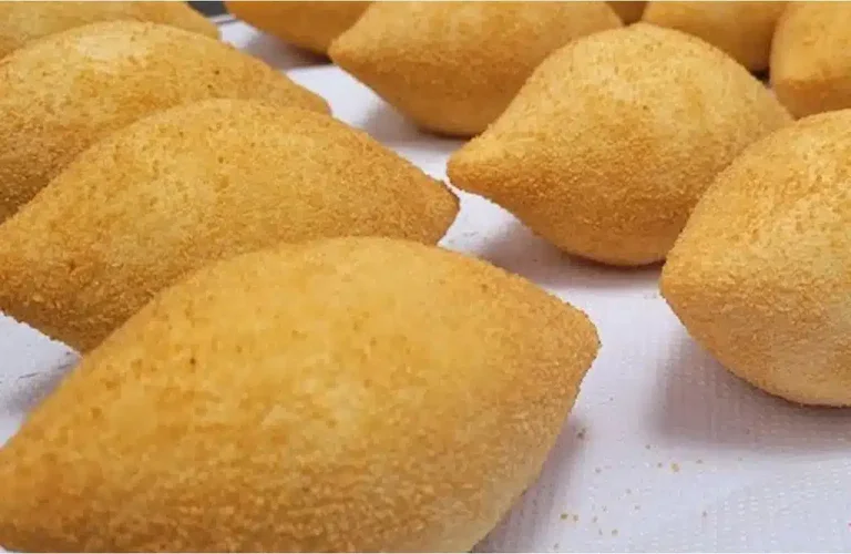 receita de massa de mandioca para coxinha veja como eu faço para não ficar muito engordurada