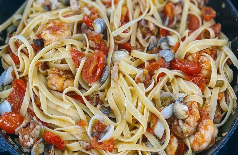 macarrão com frutos do mar é perfeita para surpreender em datas especiais