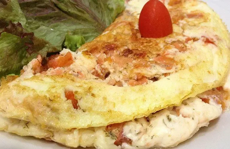omelete com queijo prato