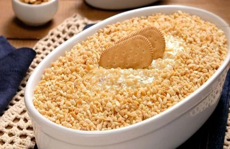 pavê de creme com farofa de biscoito (bolacha maisena)