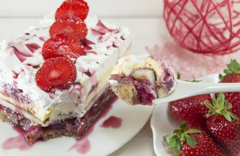 pavê gelado de frutas vermelhas